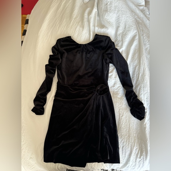 Velvet mini dress with rose detail - Picture 4 of 6